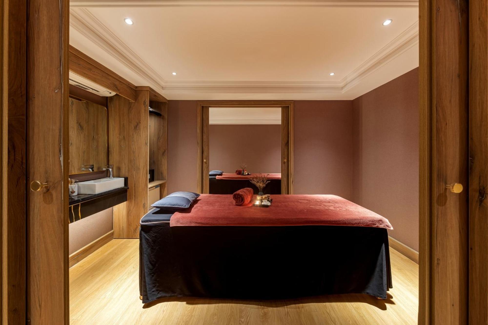 La Siesta Classic Hang Thung Hanoi Eksteriør billede A treatment room at The Dorchester